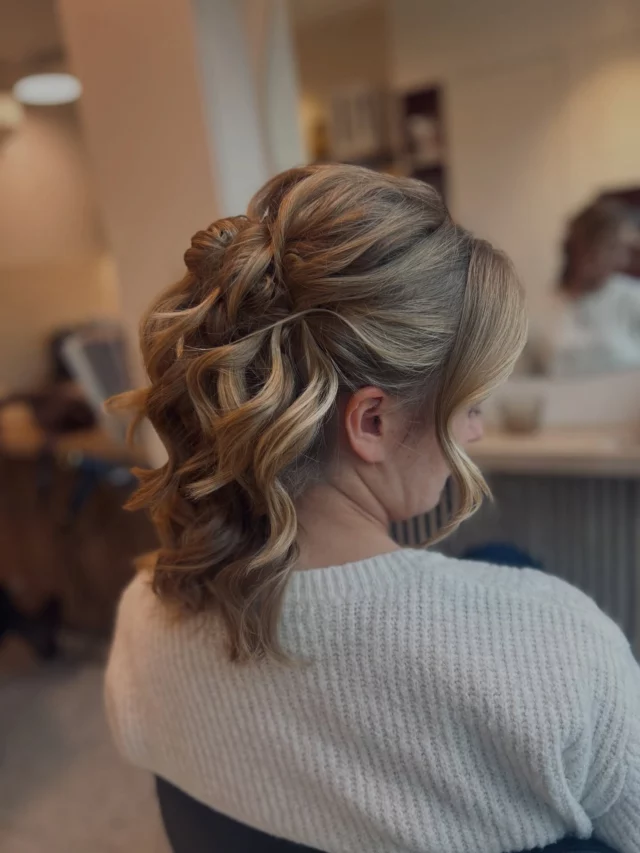 Uit mijn comfortzone gestapt, maar lieve Katrien had alle vertrouwen, engelengeduld en een hart vol enthousiasme. Wat was het bijzonder om dit voor haar trouwfeest te mogen doen. En zeg nu zelf… is ze niet prachtig? 🤭✨